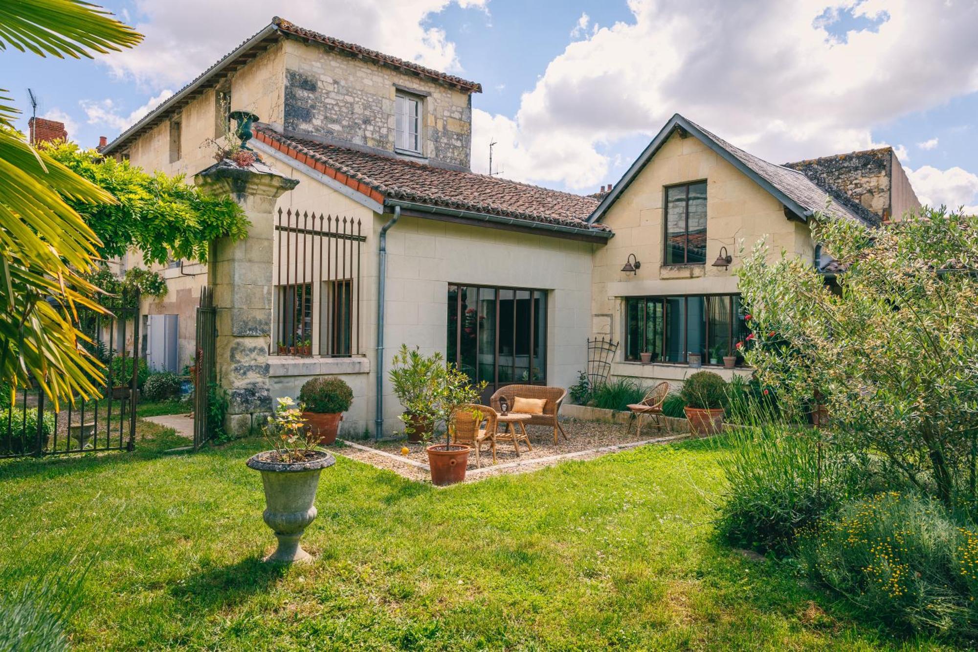 Le Prieure Sainte Croix Hotel Loudun Exterior photo