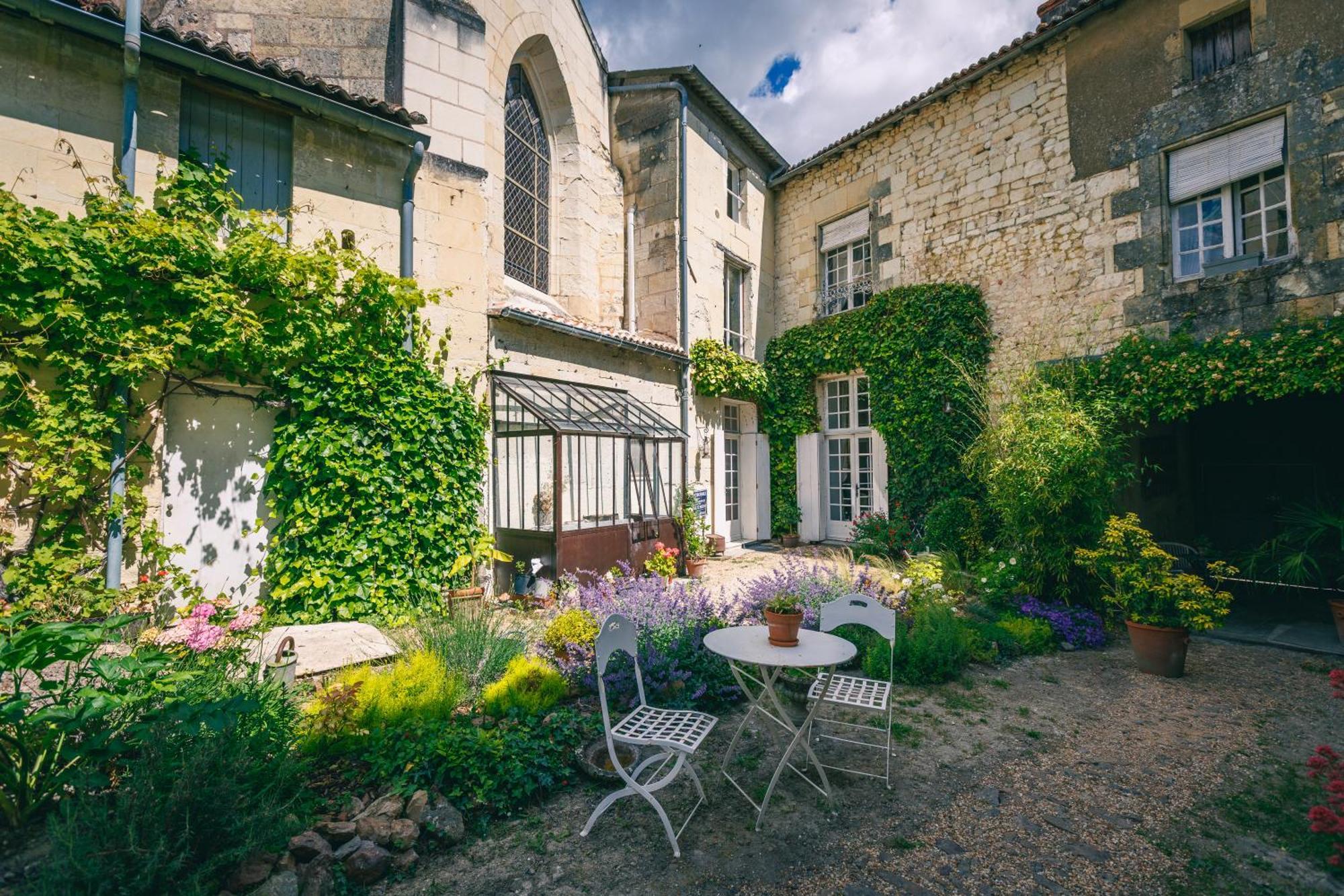 Le Prieure Sainte Croix Hotel Loudun Exterior photo
